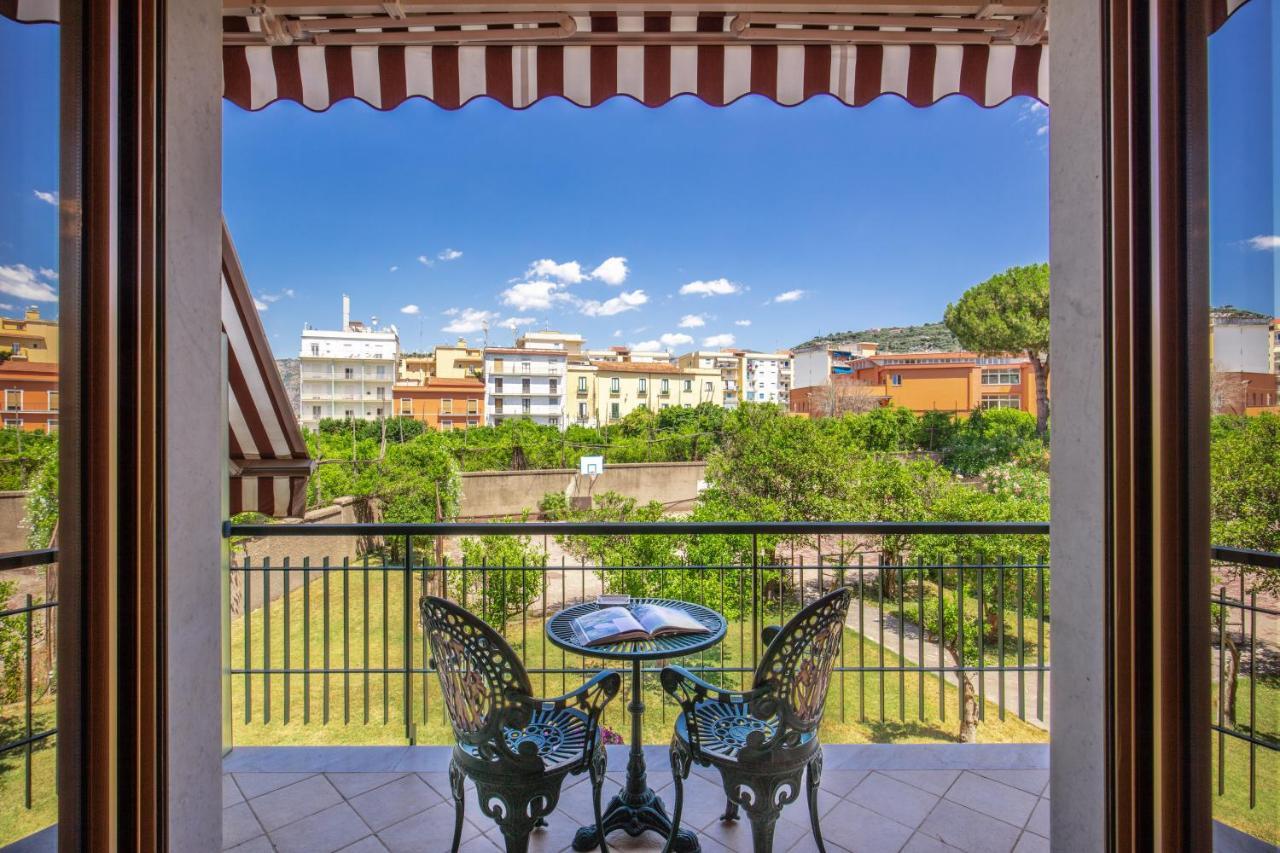 Domus Vittoria - The Luxury Quintessence Apartment Sorrento Bagian luar foto